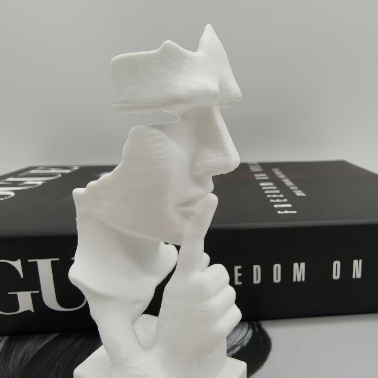 Statue de penseur, le Silence  - Desk Setup Design avis et prix